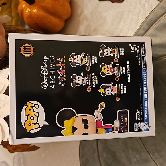 Funko Pop! Walt Disney Archives #1111 Totally Minnie - Picture 4 of 5